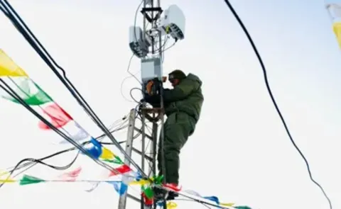 Army facilitates mobile connectivity in Galwan, Siachen