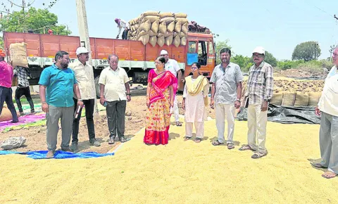 ధాన్యం త్వరితగతిన తరలించాలి