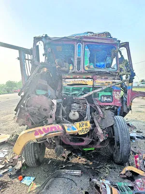 నెత్తురోడుతున్నాయి.. 