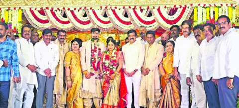 వివాహ వేడుకలో ఉమ్మడి జిల్లా నేతలు