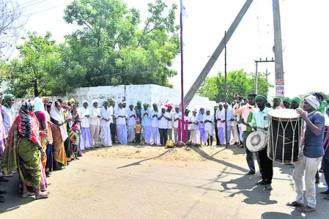 తొడసం కట్టికి ఘన నివాళి
