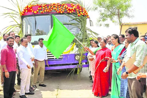 ఉపాధి అవకాశాలు అందిపుచ్చుకోవాలి