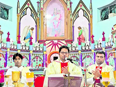 సాగర్‌మాత దేవాలయంలో ఈస్టర్‌ వేడుకలు 