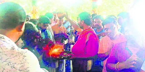 హేమాచలక్షేత్రంలో భక్తుల సందడి
