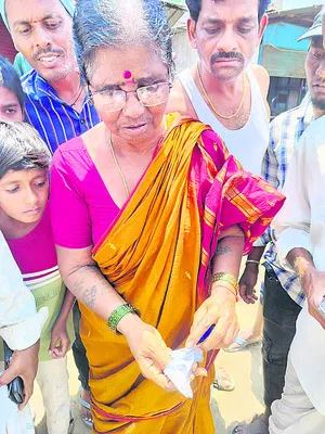 పోలీసులమని చెప్పి చైన్‌ అపహరణ
