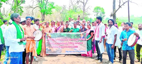 రోడ్డు కోసం భారీ ర్యాలీ 