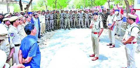 ● ఎస్పీ అఖిల్‌ మహాజన్‌