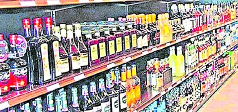 ముందే మూసినా.. కిక్కురుమనరు! 