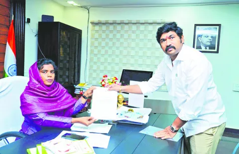 గడియార స్తంభం తొలగించొద్దు 
