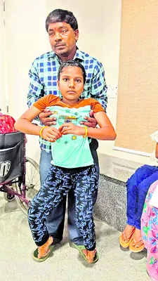పుట్టుకనుంచే రెండు కాళ్లు పనిచేయవు
