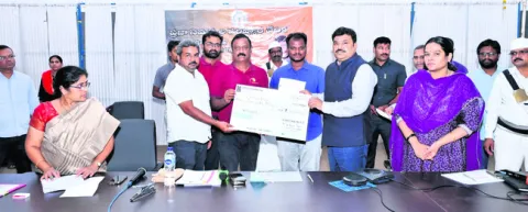 ప్రాధాన్యత కేటగిరి టీచర్లకు ప్రత్యేక వైద్య శిబిరం 