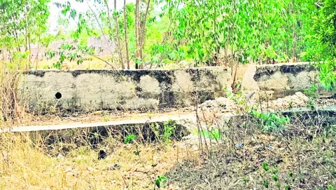 చెక్‌డ్యామ్‌ ధ్వంసం 