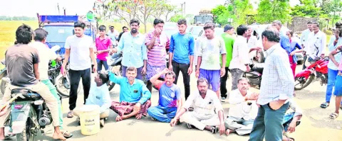 తాగునీరు రావడం లేదని రాస్తారోకో
