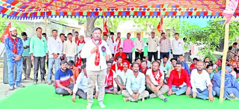 అఽధిక ధరలను నియంత్రించాలి