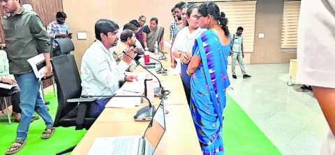 సమస్యలు సత్వరమే పరిష్కరించాలి