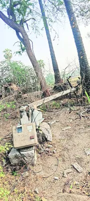 వీడని