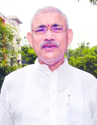 చంద్రబాబు భూసంతర్పణ పేరిట అక్రమాలు 