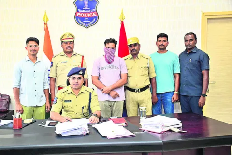 సైబర్‌ నేరగాడి అరెస్ట్‌