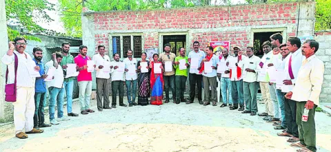 ‘కార్మికులను బానిసలుగా మార్చే కుట్ర’