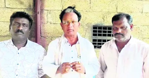 పిఠాపురంలో వెలివేసిన దళిత కుటుంబాలను ఆదుకోవాలి 