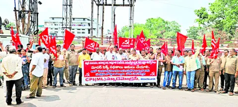 ‘అప్పులు సాకుగా చూపి పథకాలు ఎగ్గొట్టేందుకు కుట్ర’