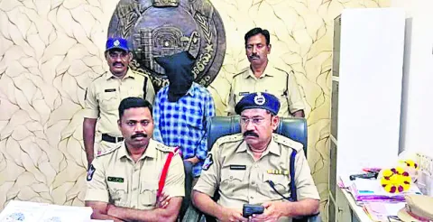 నకిలీ మావోయిస్టు అరెస్టు 