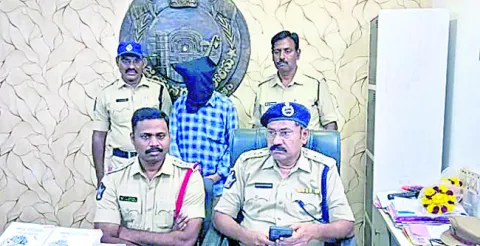 నకిలీ మావోయిస్టు అరెస్టు 