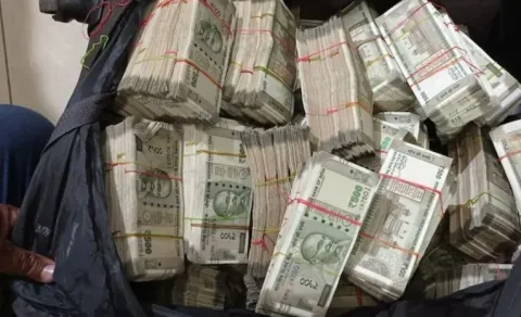 Massive theft at industrialist house In Hyderabad