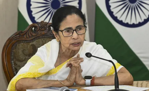 Return to work, govt will protect salaries Mamata Banerje