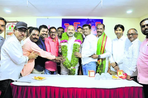 జర్నలిస్టుల పరిస్థితి దుర్భరం