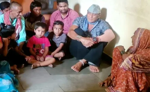 This Actor Taking Care Of 100 Families, Every Beggar Has His Phone Number