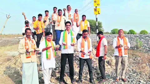 నాసిరకం మట్టితో రైల్వే స్టేషన్‌ పనులు 