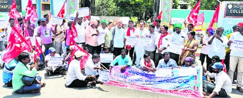ఇంకెంత కాలం పస్తులుంచుతారు? 