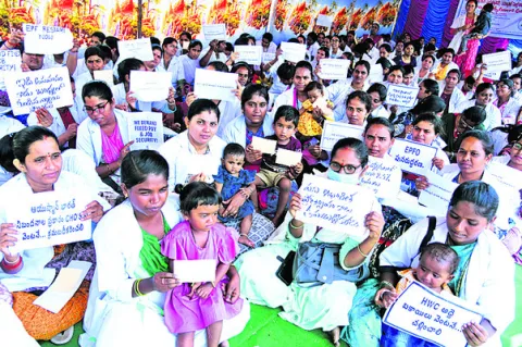 కలెక్టరేట్‌ ఎదుట ఆయుష్మాన్‌ సీహెచ్‌ఓల ధర్నా 