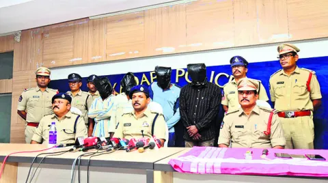హత్య కేసులో నలుగురు నిందితుల అరెస్టు 