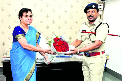 జిల్లా ప్రధాన న్యాయమూర్తిని కలిసిన ఎస్పీ అశోక్‌ కుమార్‌