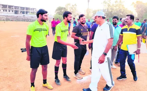 క్రీడలతో పాటు వ్యాయామం తప్పనిసరి 