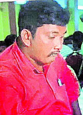 స్టైల్‌గా వచ్చాడు... చక్కగా కాజేశాడు! 