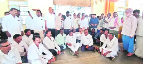 పొగాకు రైతులకు న్యాయం చేయాలి
