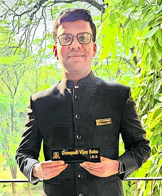 సివిల్స్‌లో విజయ్‌బాబుకు 681వ ర్యాంక్‌ 