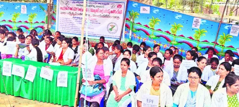 ● సీహెచ్‌ఓల ధర్నా 