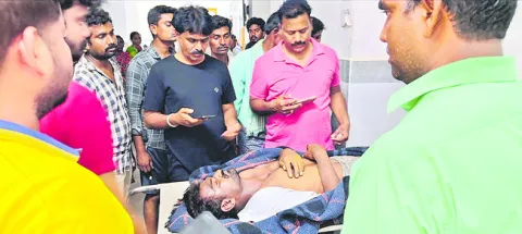 విద్యుదాఘాతానికి ఇద్దరు దుర్మరణం 