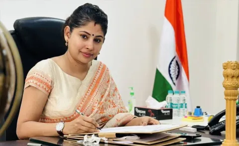 Gajjela Kantham Sensational Comments On IAS Smita Sabharwal