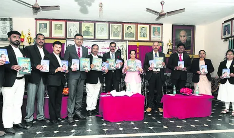 అవినీతిపరులతో దేశాభివృద్ధికి అవరోధం