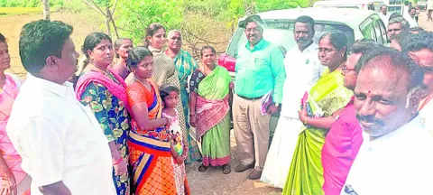 బ్రిడ్జి నిర్మాణ ప్రాంతం పరిశీలన 
