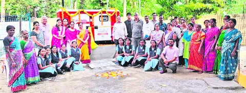 స్కూల్‌కు జనరేటర్‌ వితరణ 
