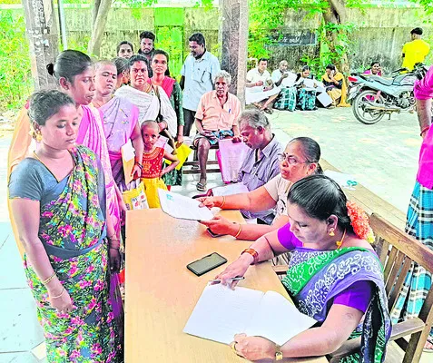 అంగన్‌వాడీ పోస్టులకు దరఖాస్తుల వెల్లువ 