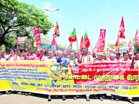 చైన్నెలో ఆటోడ్రైవర్ల నిరసన 

