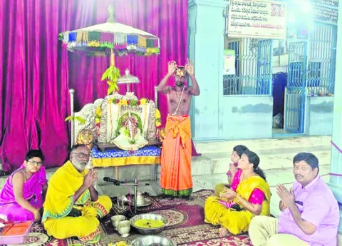 శాస్త్రోక్తంగా శ్రీలక్ష్మీ నారసింహుడి నిత్యకల్యాణం
