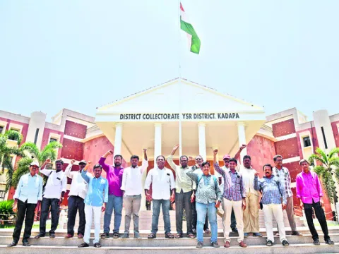 ‘చింతమనేని’పై క్రిమినల్‌ కేసు నమోదు చేయాలి 